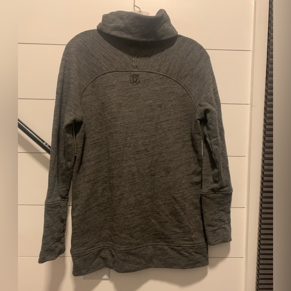 Lululemon sweatshirt size 6 - Picture 2 of 4